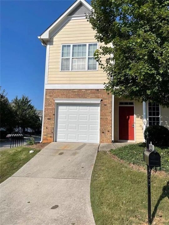 6634 Splashwater Dr in Flowery Branch, GA - Building Photo