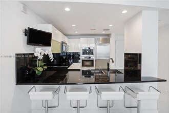 17121 Collins Ave, Unit 1703 in Sunny Isles Beach, FL - Foto de edificio - Building Photo