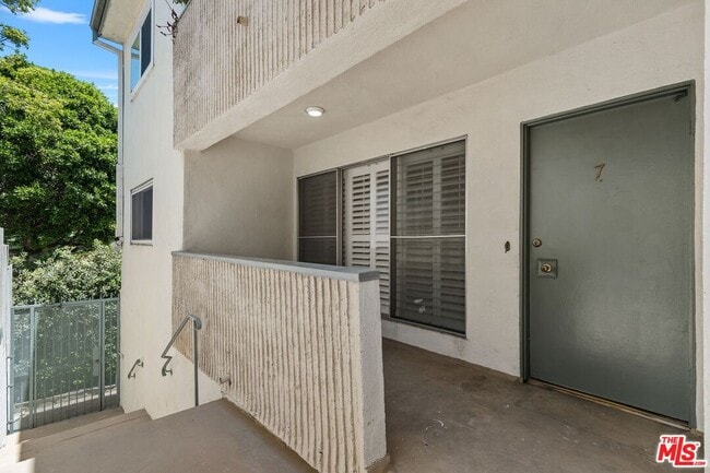 2621 S Centinela Ave in Santa Monica, CA - Building Photo - Building Photo