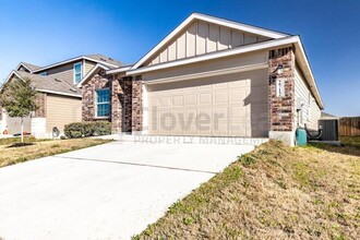 2712 Coral Vly in Seguin, TX - Building Photo - Building Photo