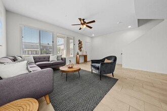 7649 E 44th St in Yuma, AZ - Foto de edificio - Building Photo