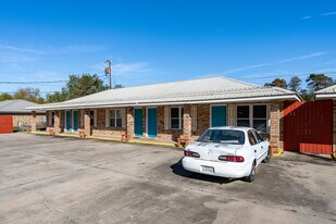 14207 W Club Deluxe Rd in Hammond, LA - Building Photo
