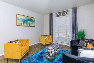 Bainbridge Apartments in Austin, TX - Foto de edificio - Building Photo
