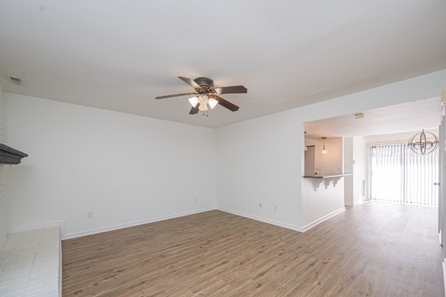 11019 Carmel Crossing Rd in Charlotte, NC - Building Photo - Building Photo