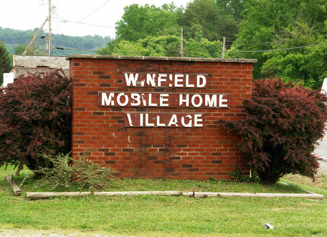 21 Winfield Mobile Home Park in Winfield, WV - Foto de edificio - Building Photo