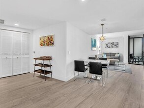 121 NE 34th St, Unit 3114 in Miami, FL - Building Photo - Building Photo