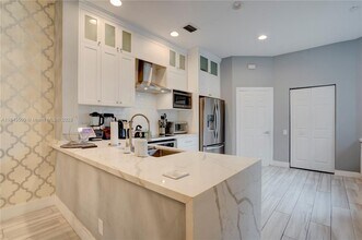 1364 Harbor View W in Hollywood, FL - Building Photo - Building Photo