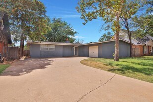 2007 68th St in Lubbock, TX - Building Photo