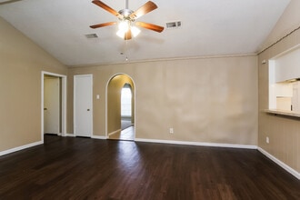 2826 17th Ave N in Texas City, TX - Building Photo - Building Photo