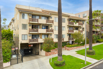 1725 Camino Palmero St, Los Angeles, CA 90046 in Los Angeles, CA - Building Photo - Building Photo