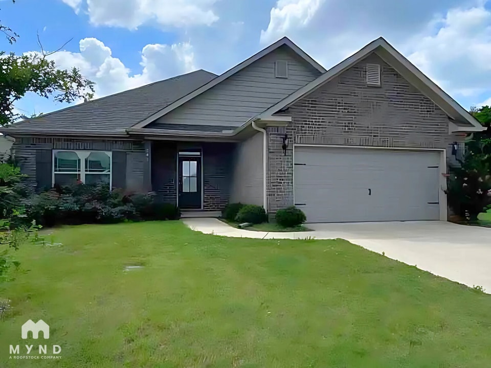 242 Portrait St in Meridianville, AL - Building Photo