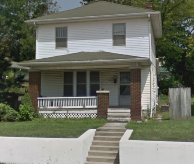 property at 1005 S Walnut St