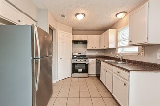 8519 Avington Rd in La Porte, TX - Building Photo - Building Photo