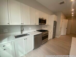 197 Green St, Unit 303 in Boston, MA - Foto de edificio - Building Photo