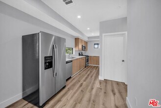 1216 Magnolia Ave in Los Angeles, CA - Building Photo - Building Photo