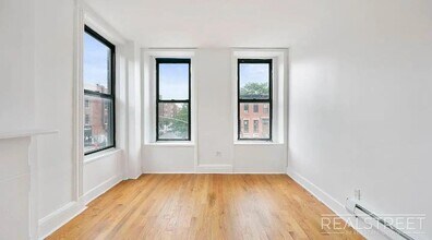 Bright & Spacious 5-Bed Flex Apartment with Backyard Access in Brooklyn, NY - Foto de edificio - Building Photo