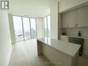 9000 Jane St in Vaughan, ON - Building Photo - Building Photo