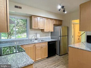 1781 Wainwright Dr in Reston, VA - Foto de edificio - Building Photo