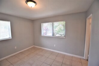 4871 NW 1st Ct in Plantation, FL - Building Photo - Building Photo