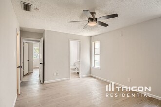 2625 Sam Houston Dr in Garland, TX - Building Photo - Building Photo