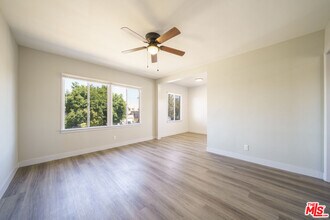 810 W 62nd St in Los Angeles, CA - Building Photo - Building Photo