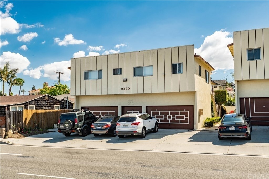 2120 Manhattan Beach Blvd in Redondo Beach, CA - Building Photo