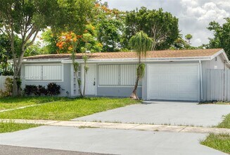 658 SW 1st Ct in Boynton Beach, FL - Building Photo - Building Photo