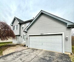665 Lakewood Farms Dr in Bolingbrook, IL - Building Photo