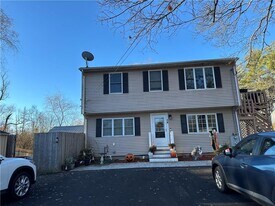 34 Cedar Swamp Rd in Smithfield, RI - Building Photo