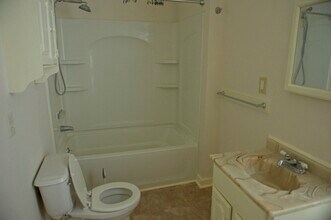 1387 Central Ave in Noblesville, IN - Foto de edificio - Building Photo