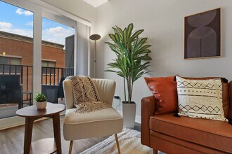 255 N Addison Ave in Elmhurst, IL - Foto de edificio - Building Photo