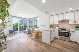 555 Innes Ave, Unit #310 in San Francisco, CA - Building Photo
