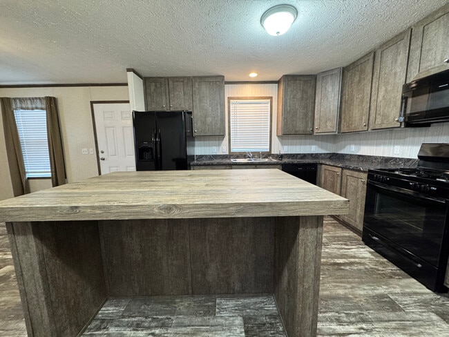 16152 Notre Dame St in Clinton Township, MI - Building Photo - Building Photo