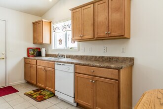 35 Arthurian Way in North Chili, NY - Building Photo - Building Photo