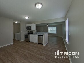 200 E Lake Trail in Columbia, SC - Building Photo - Building Photo