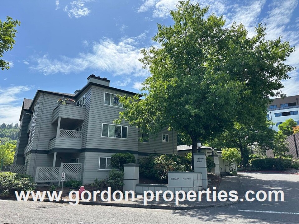 4980 S Landing Dr in Portland, OR - Foto de edificio