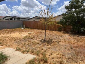 1615 Dra Eve Perez Lane in Laredo, TX - Building Photo - Building Photo