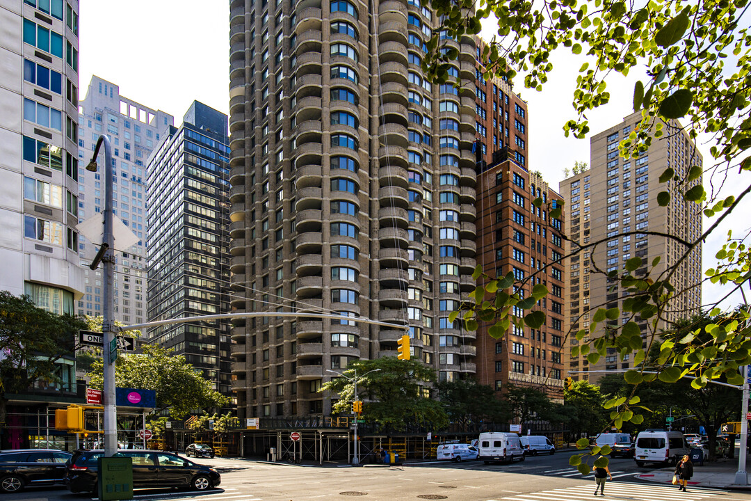 Lincoln Plaza Towers Apartments in New York, NY - Foto de edificio