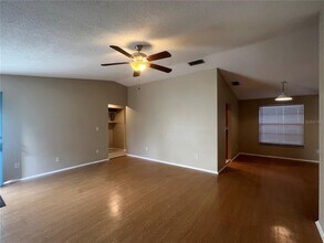 606 Cedar Grove Dr in Brandon, FL - Building Photo - Building Photo