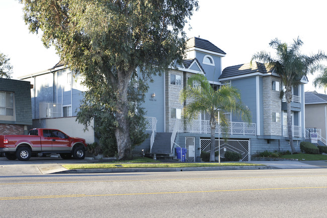 10636 Victory Blvd in North Hollywood, CA - Building Photo - Building Photo