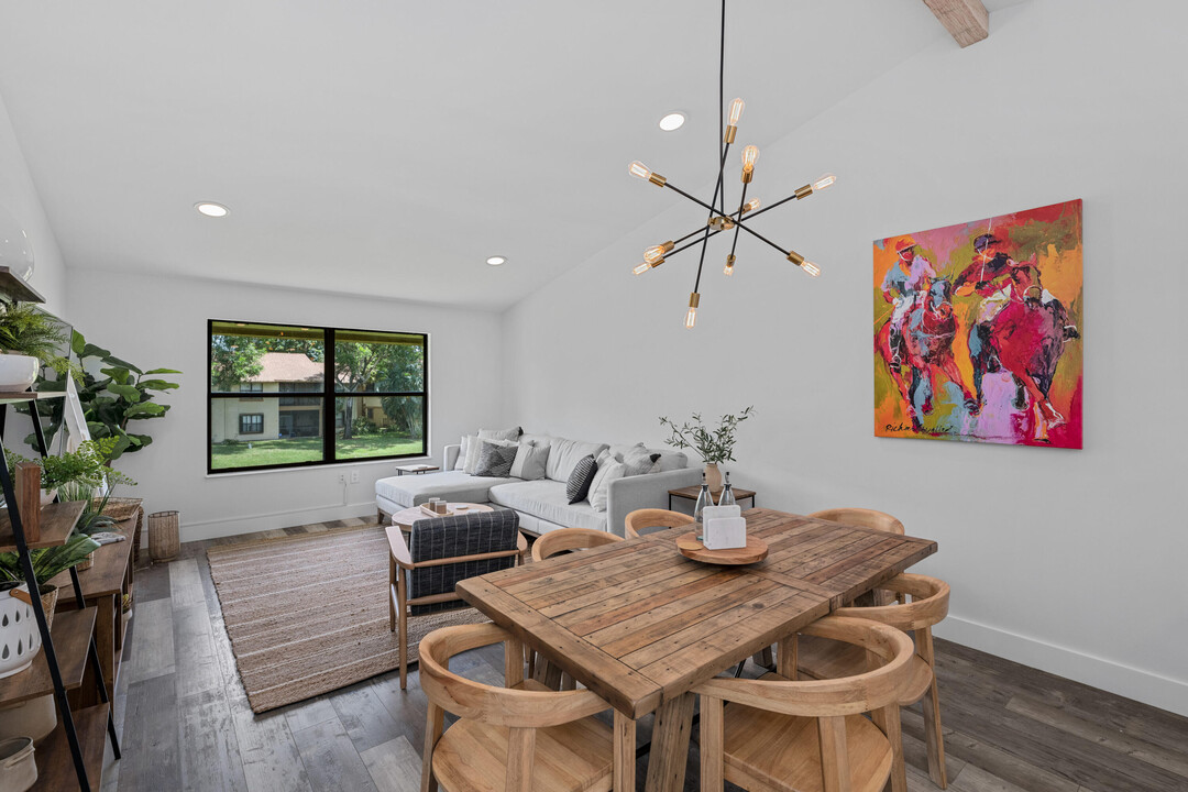 13065 Albright Ct in Wellington, FL - Building Photo