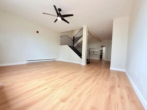 111 Mulberry St, Unit Townhouse B in Newark, NJ - Foto de edificio - Building Photo