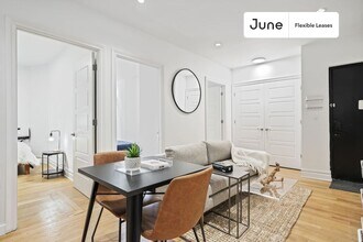 Charming Private ROOM in Greenpoint, Unit 3 in Brooklyn, NY - Foto de edificio - Building Photo