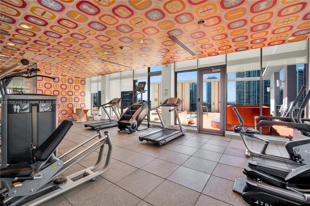 31 SE 6th St, Unit 1201 in Miami, FL - Building Photo