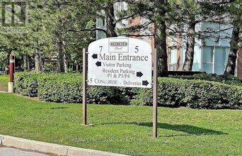 7 Concorde Pl in Toronto, ON - Building Photo - Building Photo