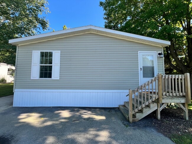 1607 Delaware Dr in Sturgeon Bay, WI - Building Photo - Building Photo