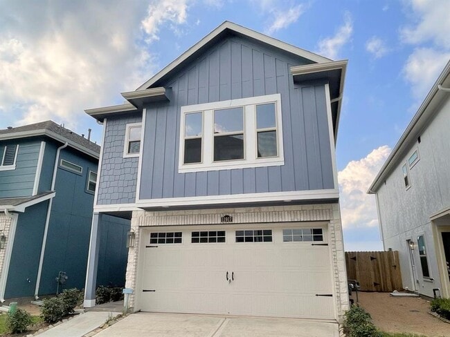 11917 Oakmont Valley Trace in Houston, TX - Foto de edificio - Building Photo