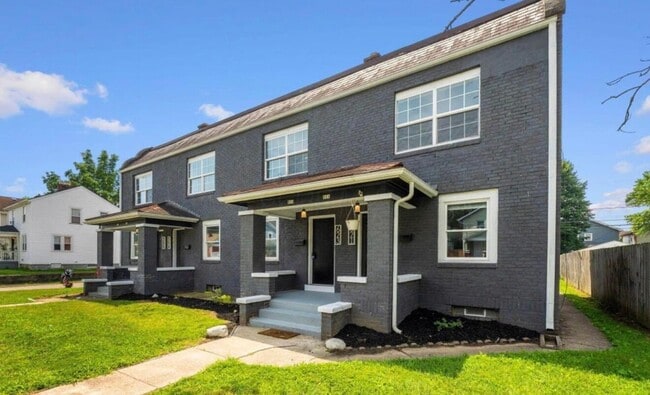 property at 621 E Gates St