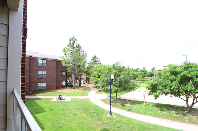 University Commons in Edmond, OK - Building Photo - Building Photo