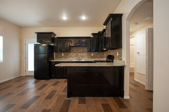 Chapel Hill Place in El Paso, TX - Building Photo - Interior Photo